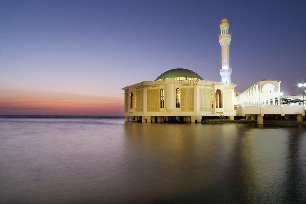Sheraton Jeddah Hotel - Saudi Brothers Commercial Company Branch Exterior foto The mosque at night