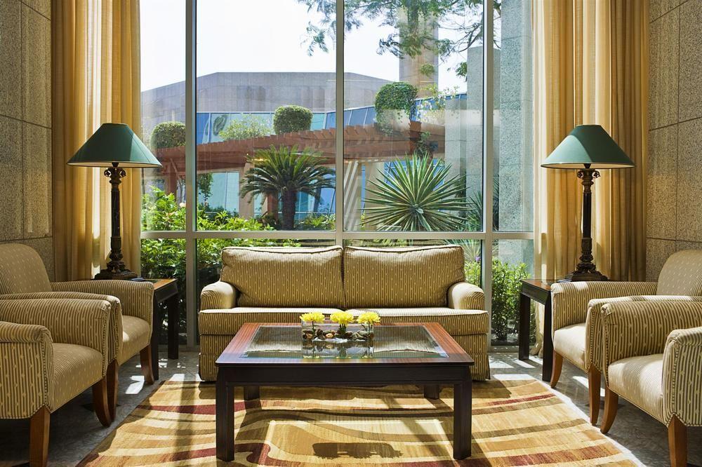 Sheraton Jeddah Hotel - Saudi Brothers Commercial Company Branch Exterior foto The lobby of the hotel