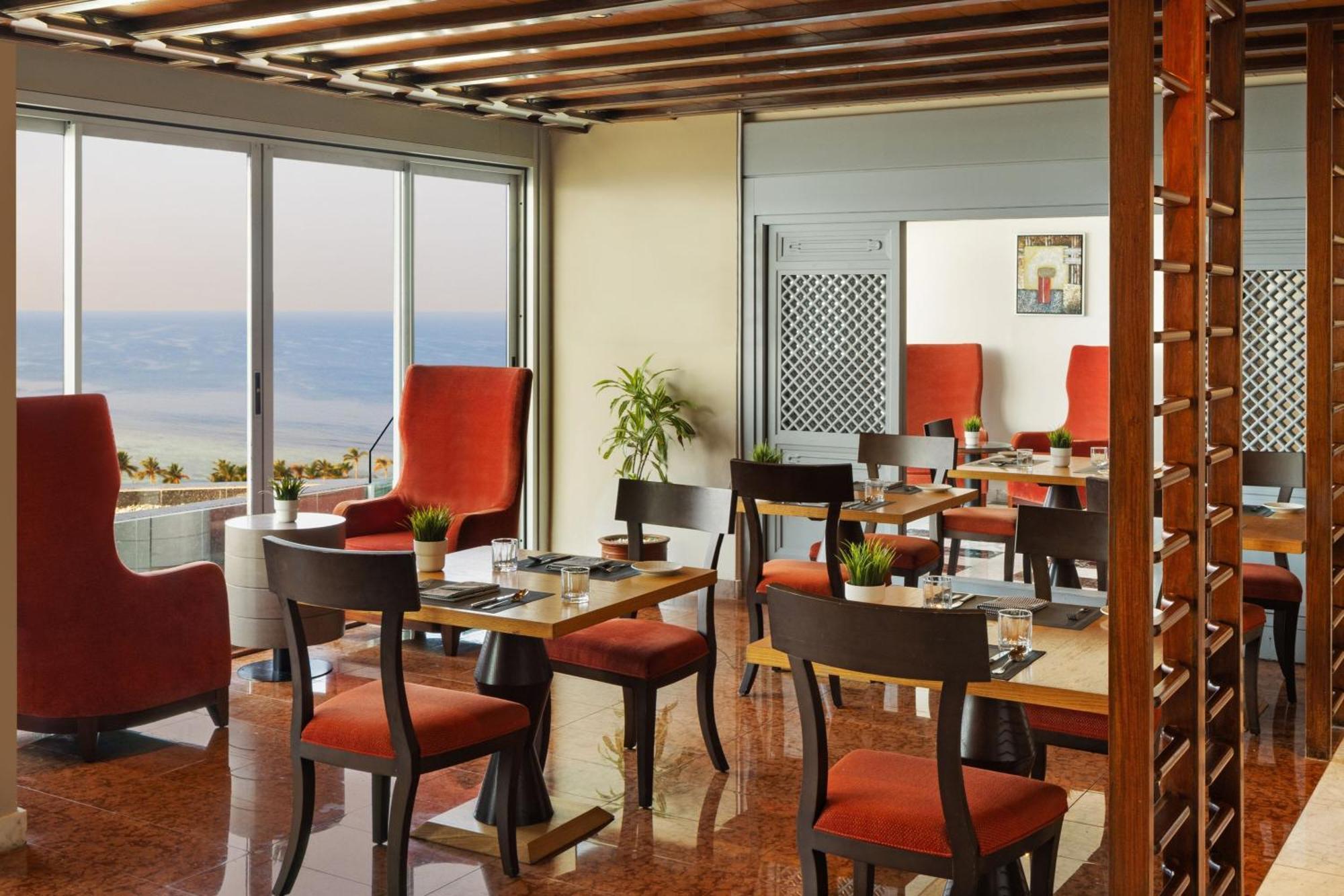 Sheraton Jeddah Hotel - Saudi Brothers Commercial Company Branch Exterior foto The restaurant